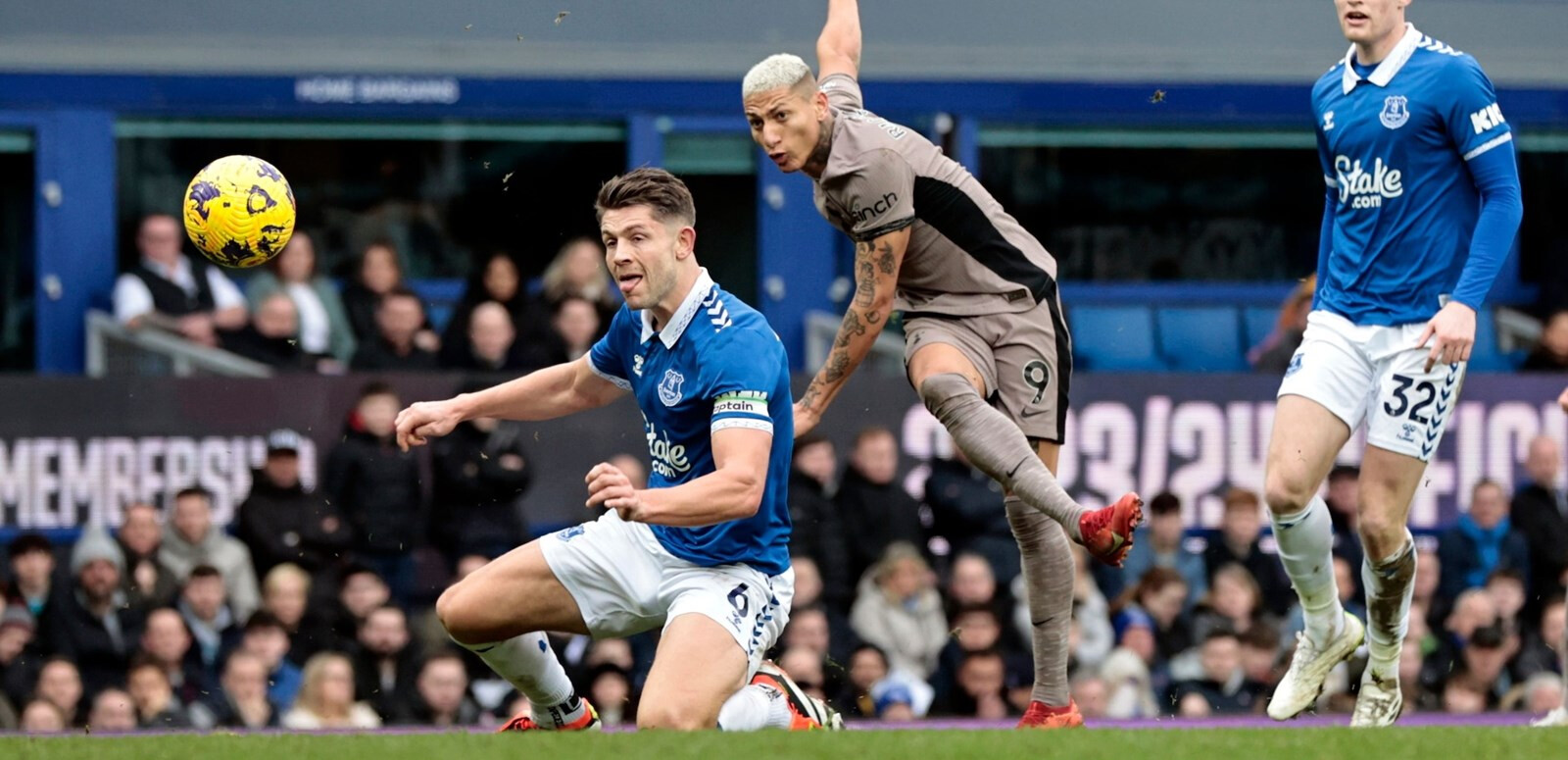 World Featherweight Championship Topuria